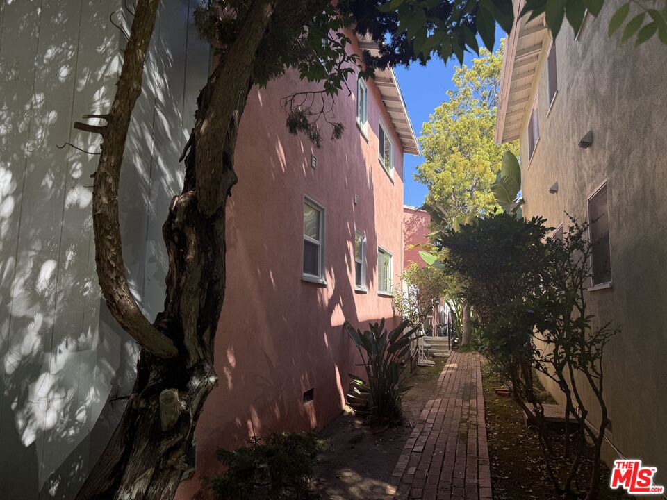 3714 Corinth Avenue Los Angeles, CA 90066 - Photo 4 of 5 a view of a house with a yard