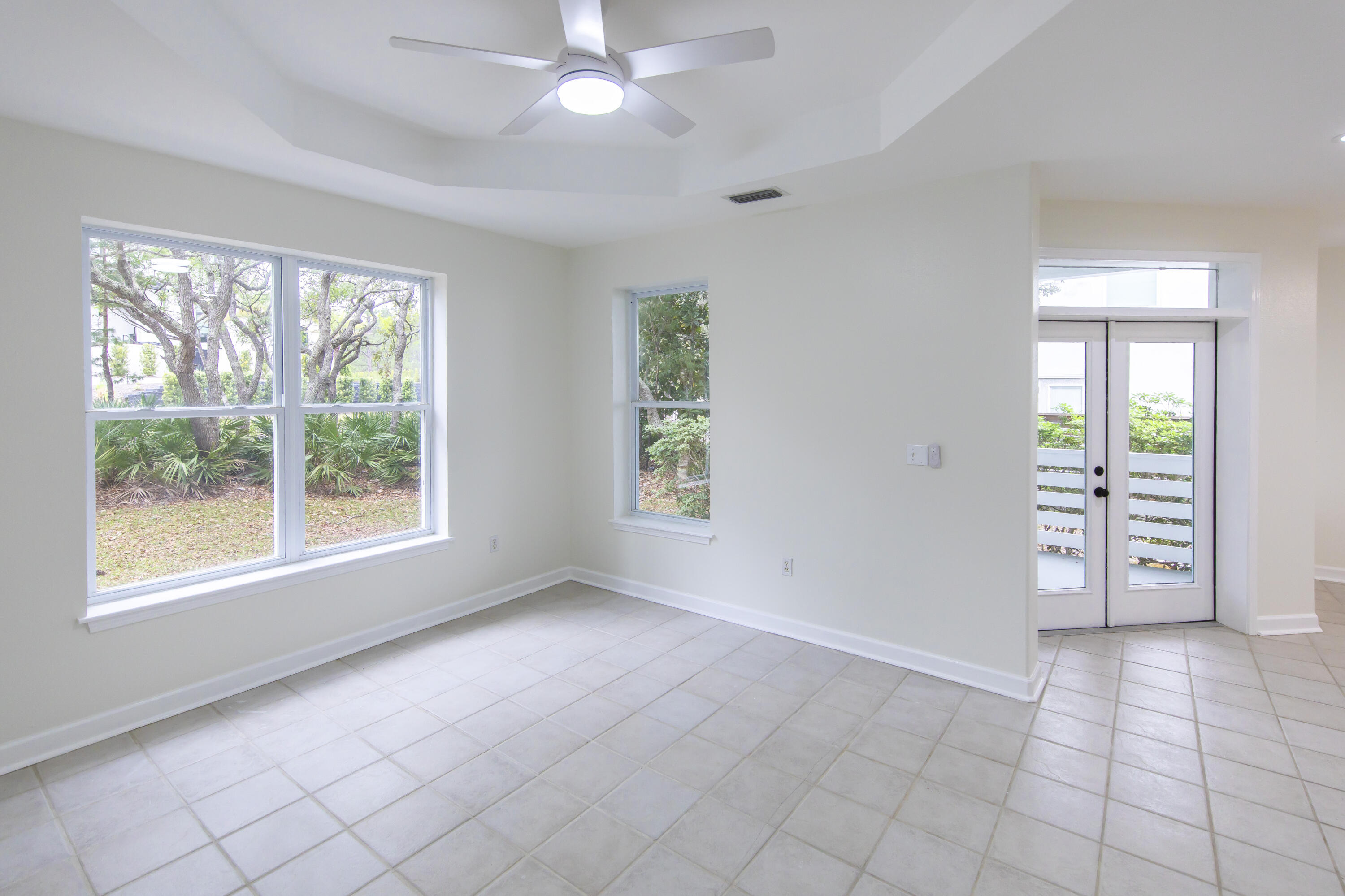 51 Loon Lake Drive Santa Rosa Beach, FL 32459 - Photo 22 of 49 an empty room with windows and closet
