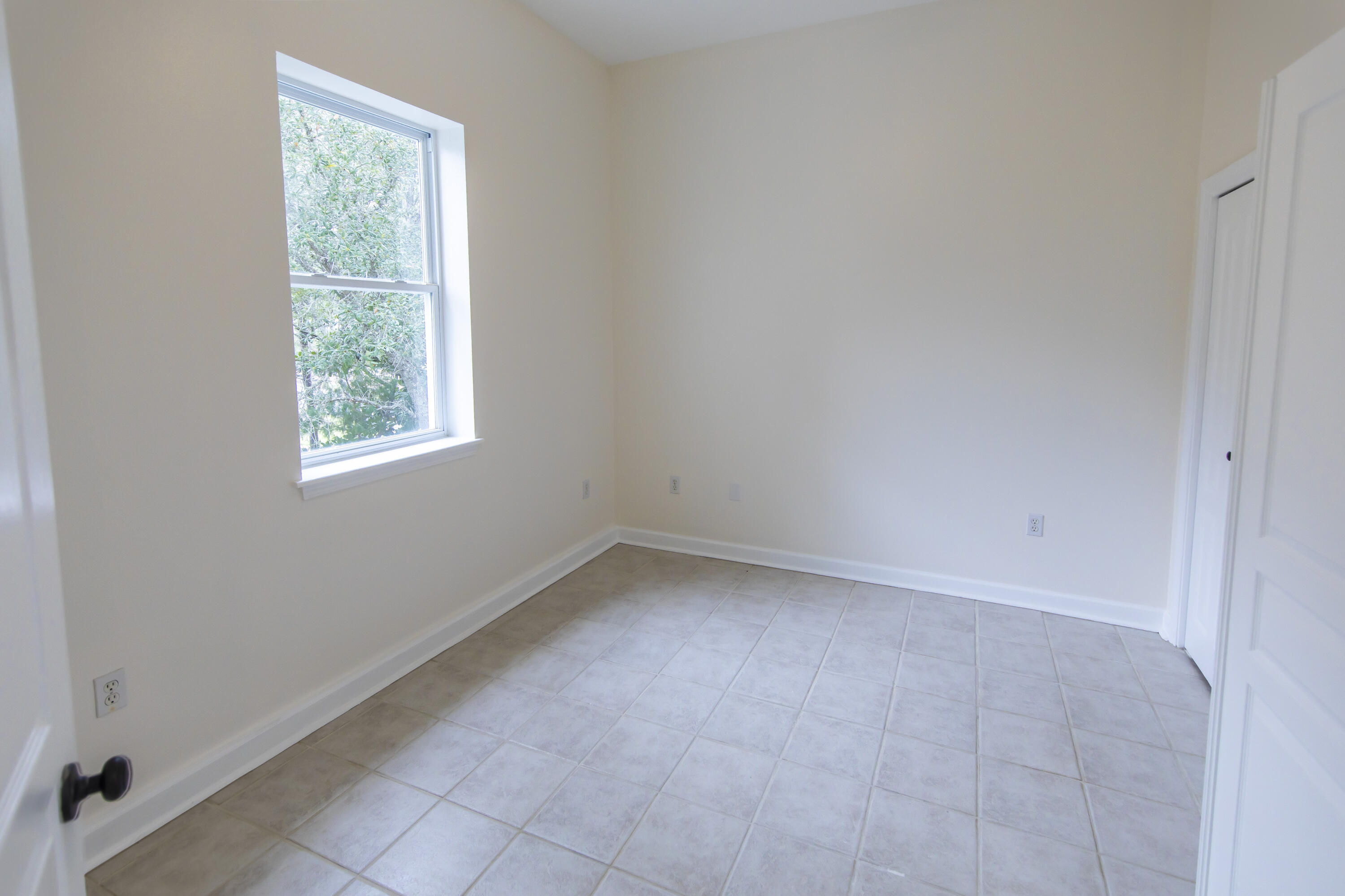 51 Loon Lake Drive Santa Rosa Beach, FL 32459 - Photo 34 of 49 an empty room with a window