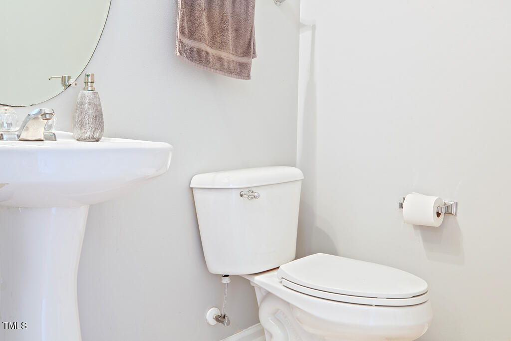 5113 Lady Of The Lake Drive Raleigh, NC 27612 - Photo 10 of 36 5113 Lady of lakes-23