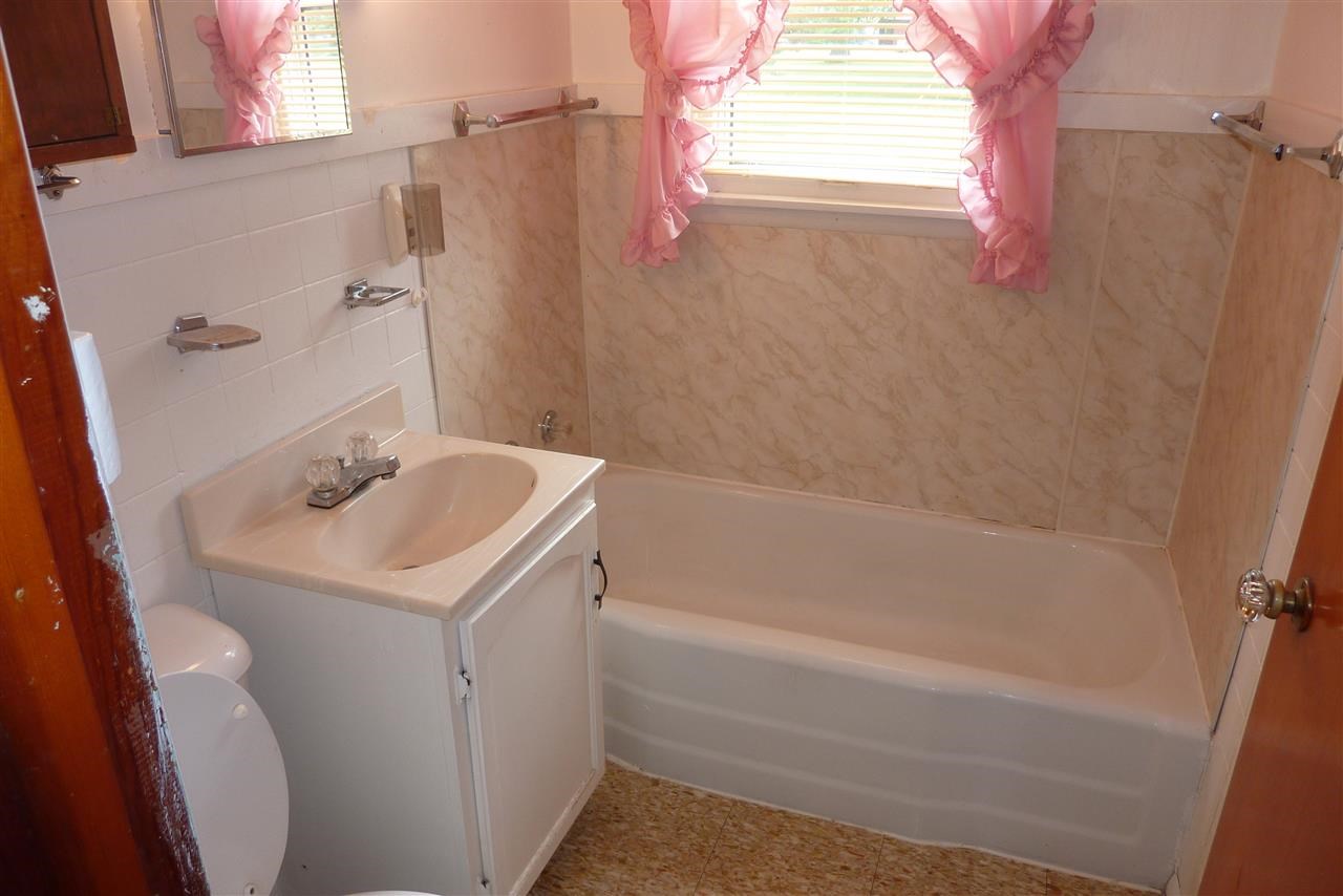 527 West 9th Street Rochester, IN 46975 - Photo 4 of 16