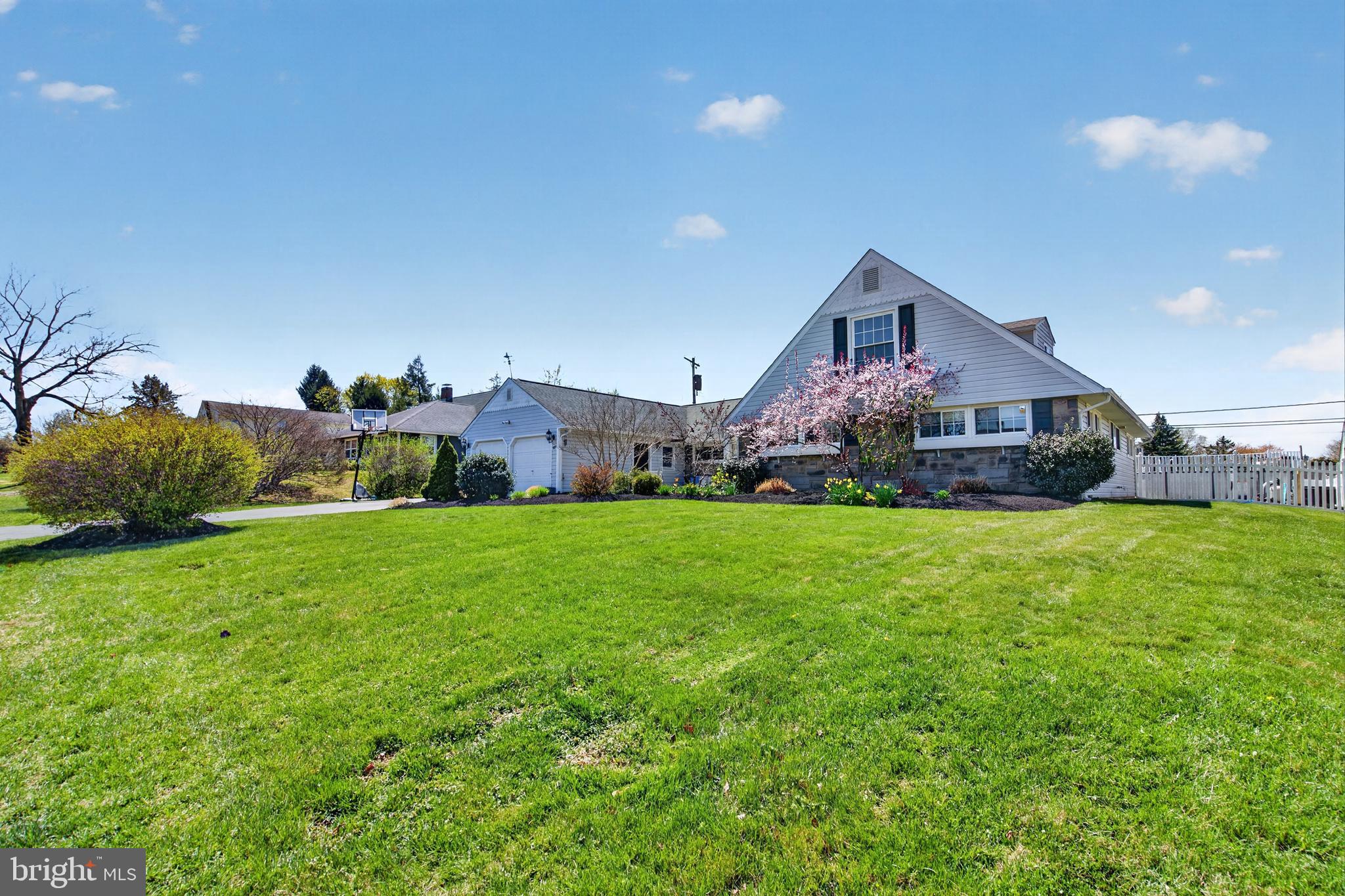 87 Flamehill Road Levittown, PA 19056 - Photo 2 of 52