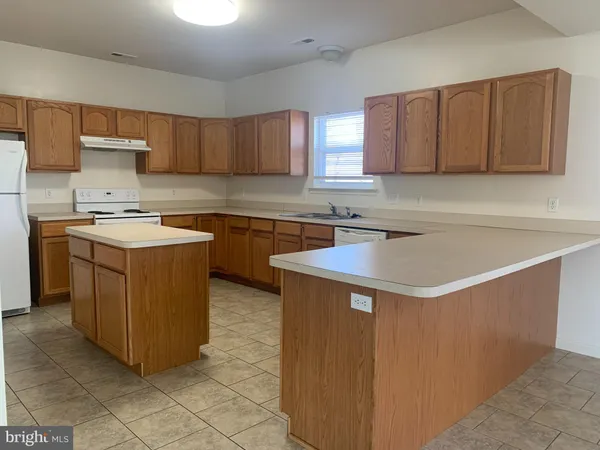 $2,595 | 3904 7th Street, North Beach, MD 20714