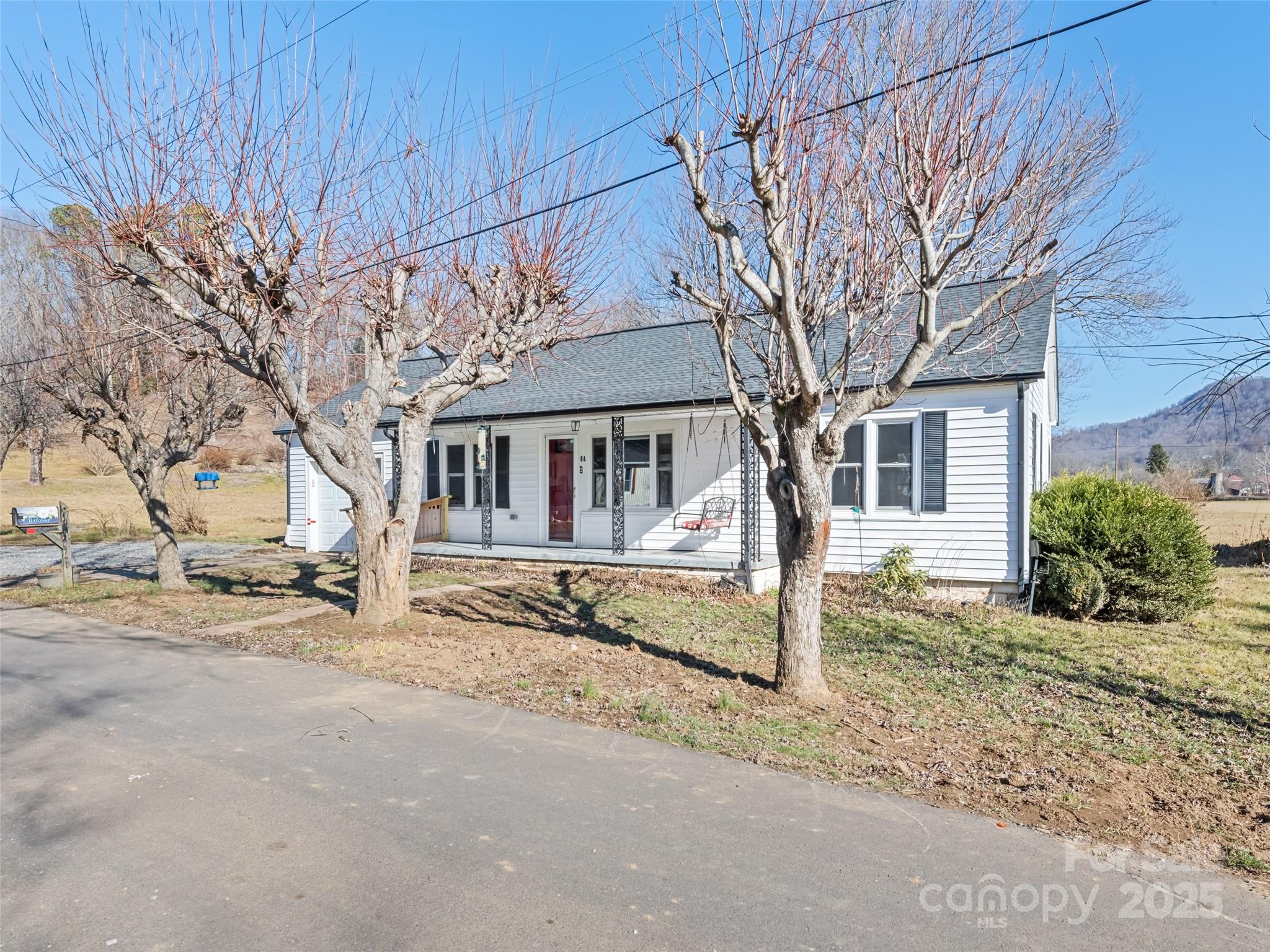 64 Jones Street Clyde, NC 28721 - Photo 2 of 25 Gallery Image 2