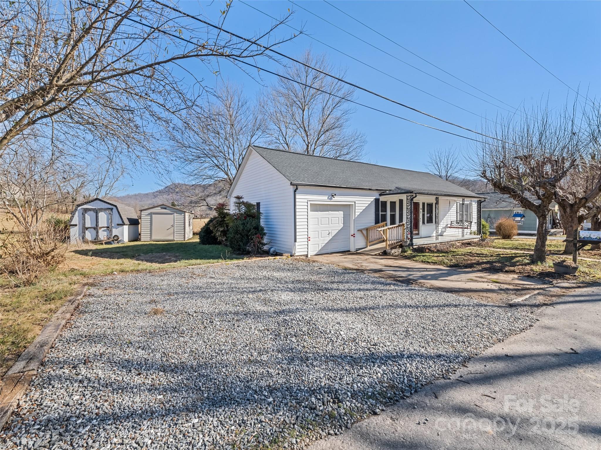 64 Jones Street Clyde, NC 28721 - Photo 3 of 25 Gallery Image 3