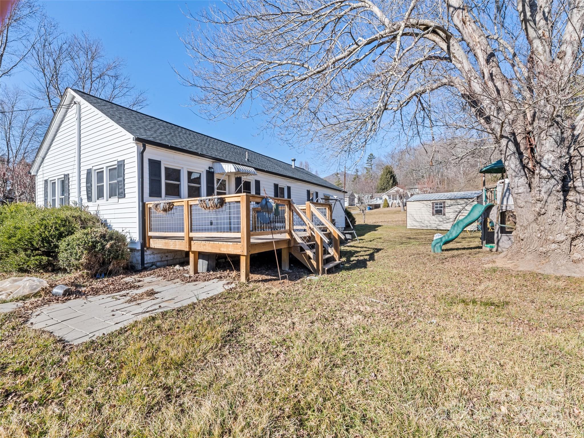 64 Jones Street Clyde, NC 28721 - Photo 5 of 25 Gallery Image 5