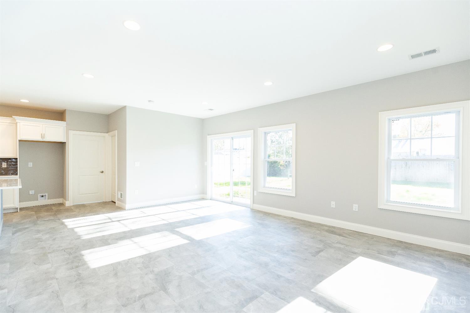 20 Winthrop Road Edison, NJ 08817 - Photo 15 of 55 an empty room with windows