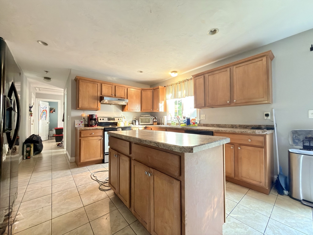 215 Main Street Sturbridge, MA 01566 - Photo 9 of 34