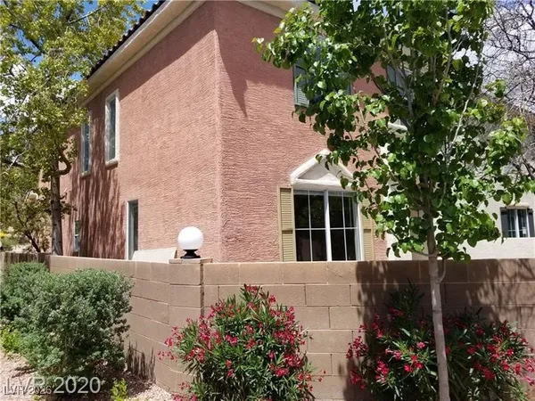 $469,900 | 9937 La Paca Avenue, Las Vegas, NV 89117