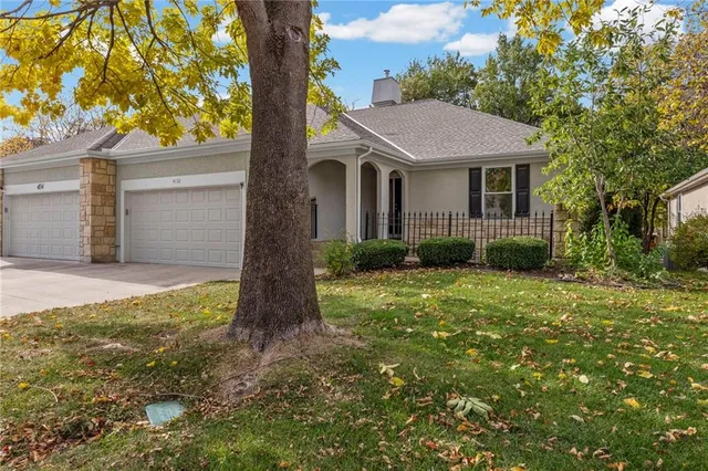 $370,000 | 4132 Southwest Minnesota Drive, Lee's Summit, MO 64082