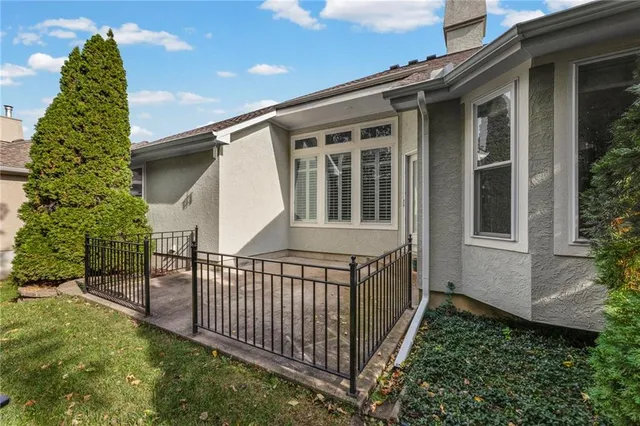 $370,000 | 4132 Southwest Minnesota Drive, Lee's Summit, MO 64082