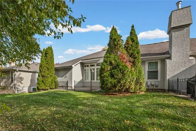 $370,000 | 4132 Southwest Minnesota Drive, Lee's Summit, MO 64082