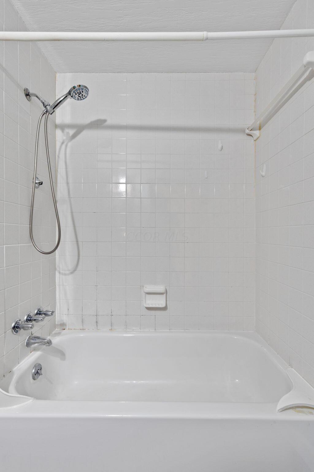 763 Ronson Avenue Columbus, OH 43230 - Photo 25 of 46 Full Bath - 763 Ronson Avenue, Columbus, OH 43230