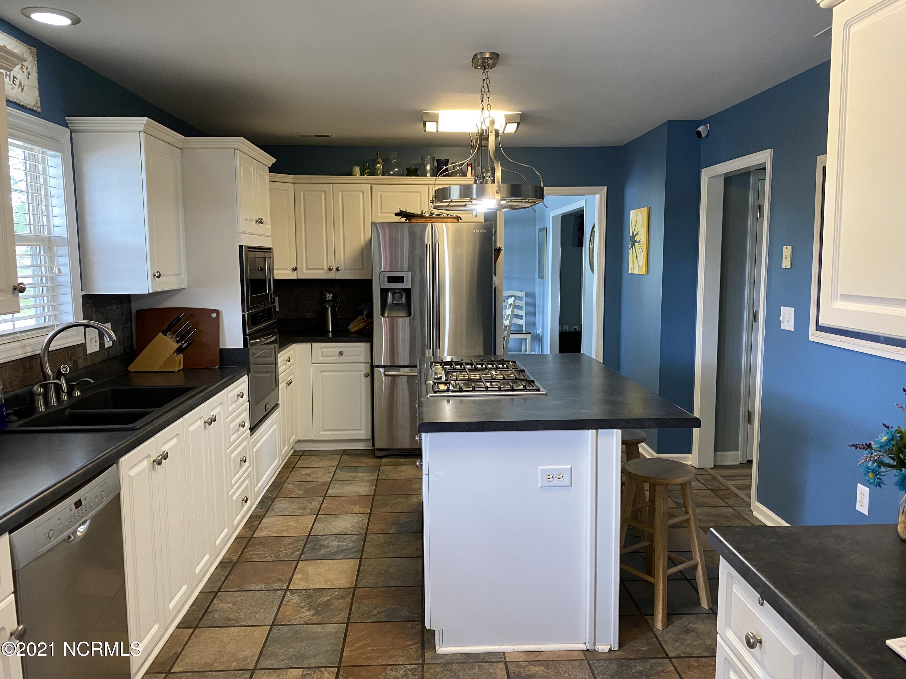 4218 Old Cherry Point Road New Bern, NC 28560 - Photo 23 of 76 kitchen