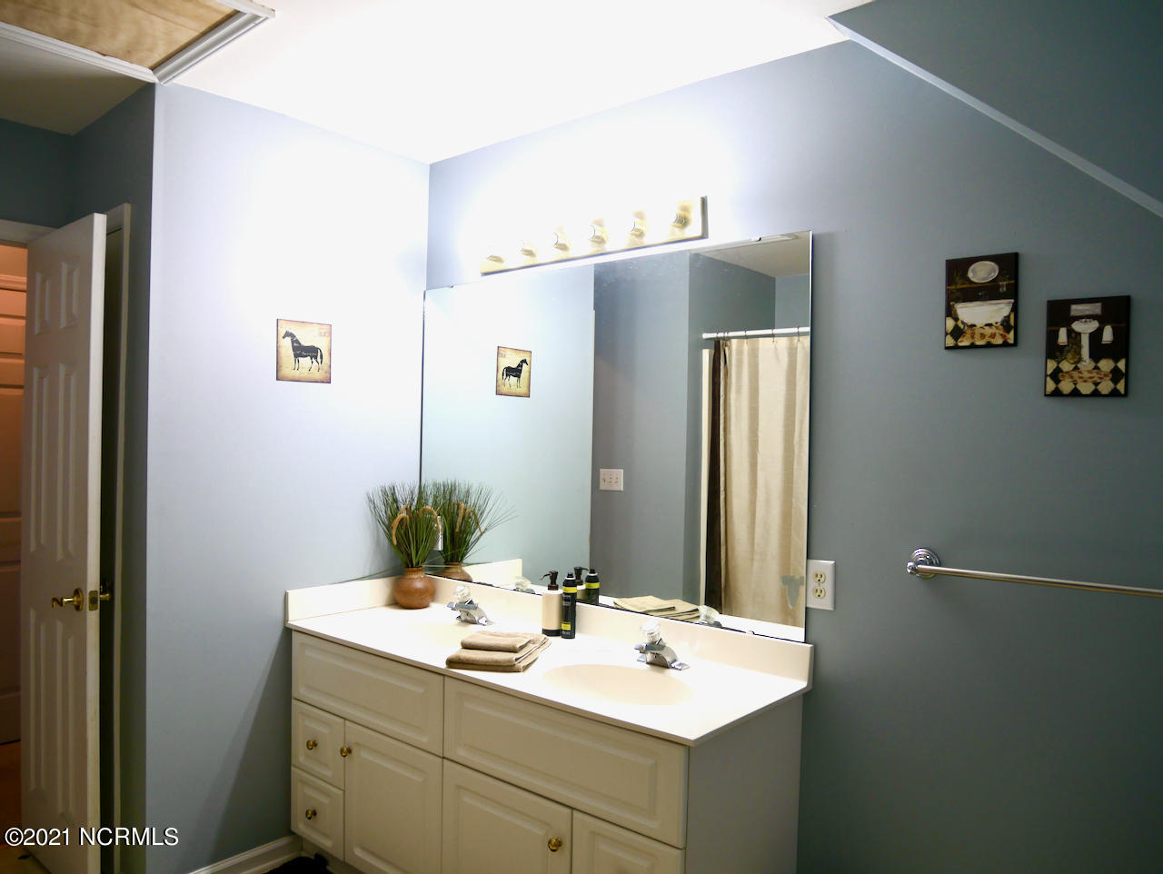 4218 Old Cherry Point Road New Bern, NC 28560 - Photo 37 of 76 Upstairs bath with double vanities