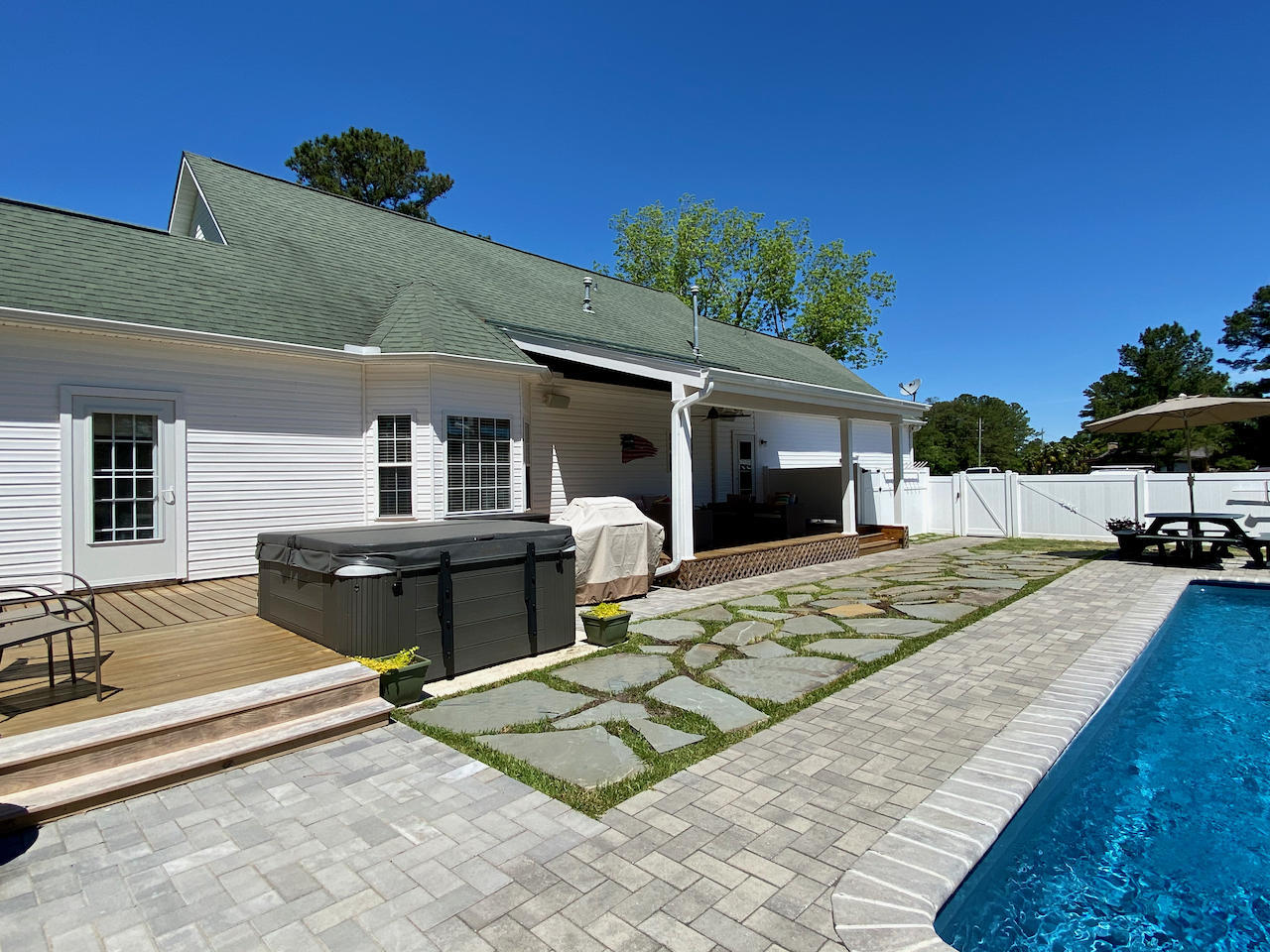 4218 Old Cherry Point Road New Bern, NC 28560 - Photo 39 of 76 Hot tub