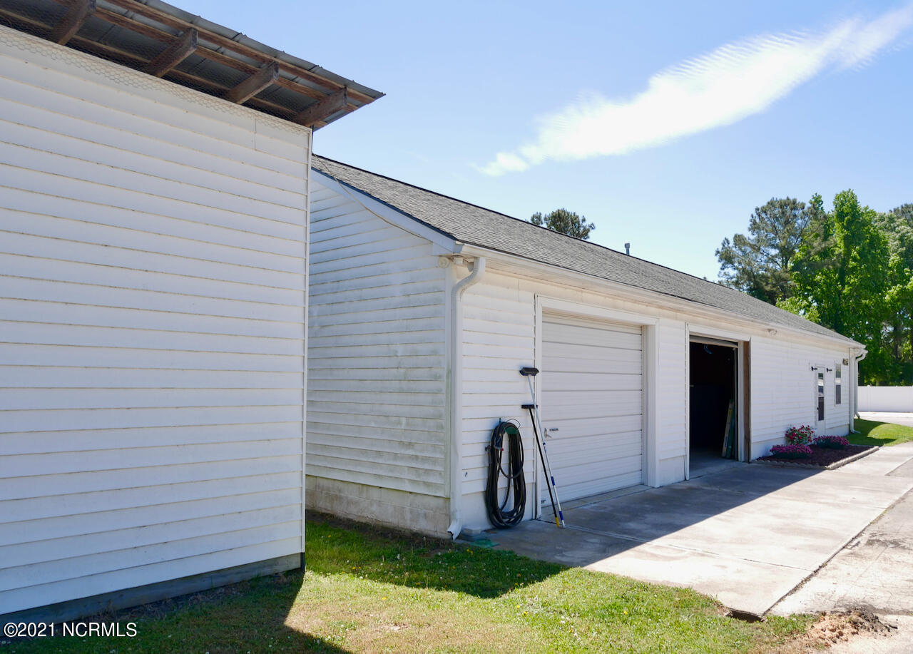 4218 Old Cherry Point Road New Bern, NC 28560 - Photo 50 of 76 Garage 2