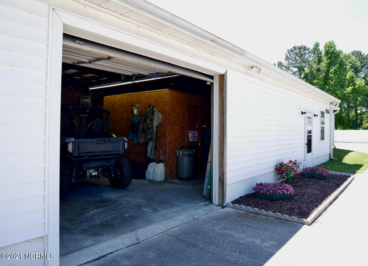 4218 Old Cherry Point Road New Bern, NC 28560 - Photo 52 of 76 Garage 2