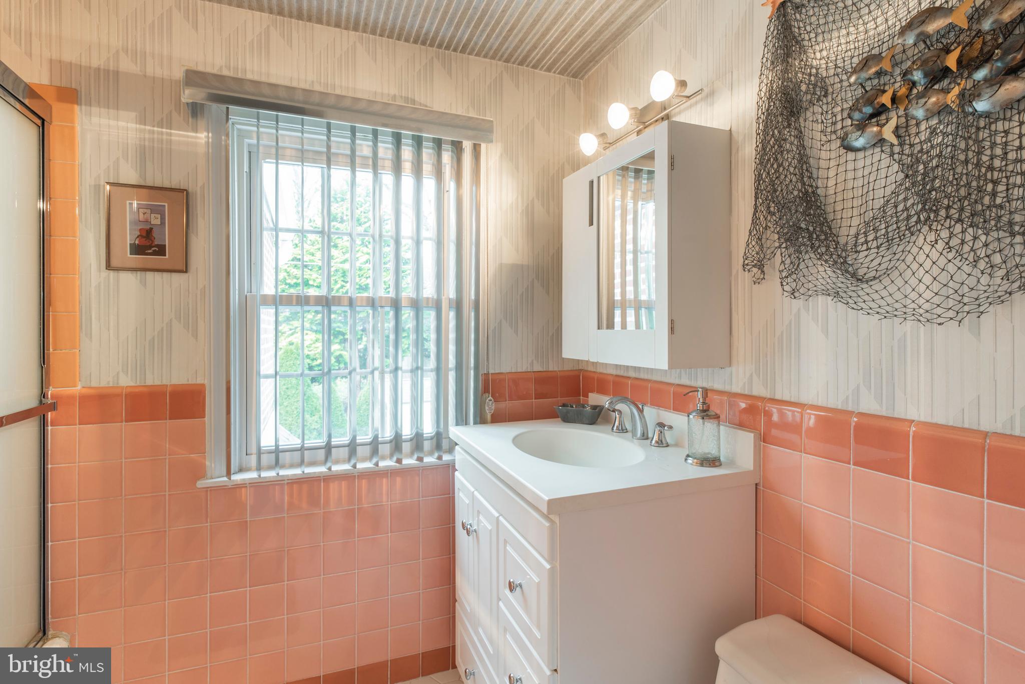 7406 Barclay Road Cheltenham, PA 19012 - Photo 10 of 17 Hall Bathroom