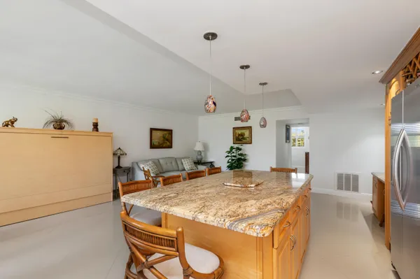 $1,950 | 2731 Northeast 14th Street, Unit 331, Pompano Beach, FL 33062
