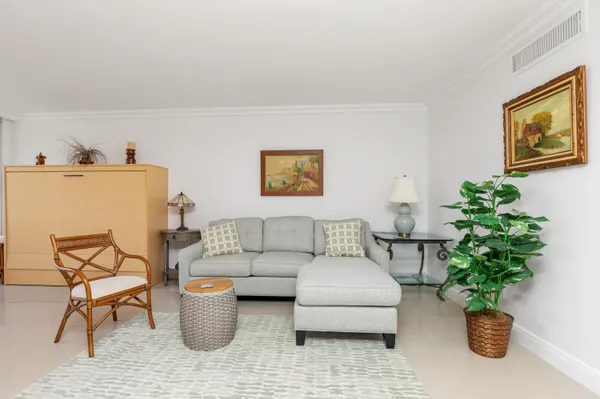$1,950 | 2731 Northeast 14th Street, Unit 331, Pompano Beach, FL 33062