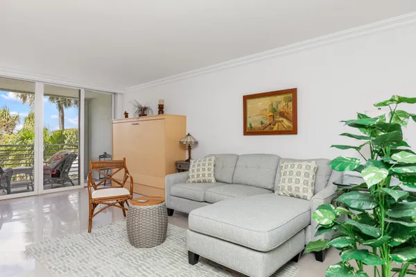 $1,950 | 2731 Northeast 14th Street, Unit 331, Pompano Beach, FL 33062