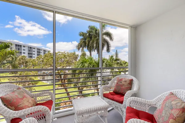 $1,950 | 2731 Northeast 14th Street, Unit 331, Pompano Beach, FL 33062