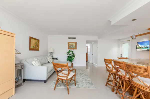 $1,950 | 2731 Northeast 14th Street, Unit 331, Pompano Beach, FL 33062