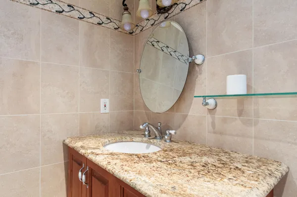 $1,950 | 2731 Northeast 14th Street, Unit 331, Pompano Beach, FL 33062