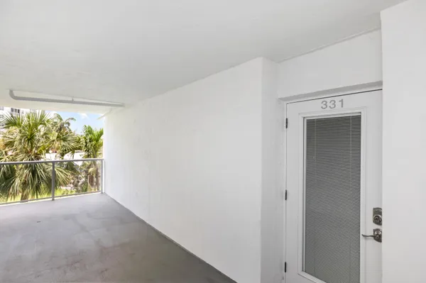 $1,950 | 2731 Northeast 14th Street, Unit 331, Pompano Beach, FL 33062