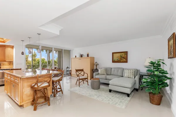 $1,950 | 2731 Northeast 14th Street, Unit 331, Pompano Beach, FL 33062