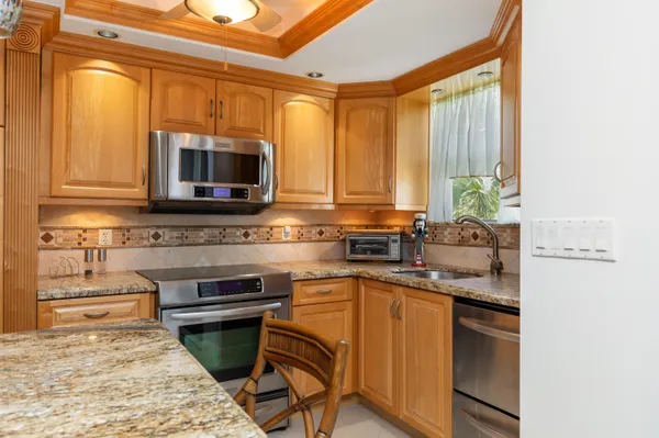 $1,950 | 2731 Northeast 14th Street, Unit 331, Pompano Beach, FL 33062