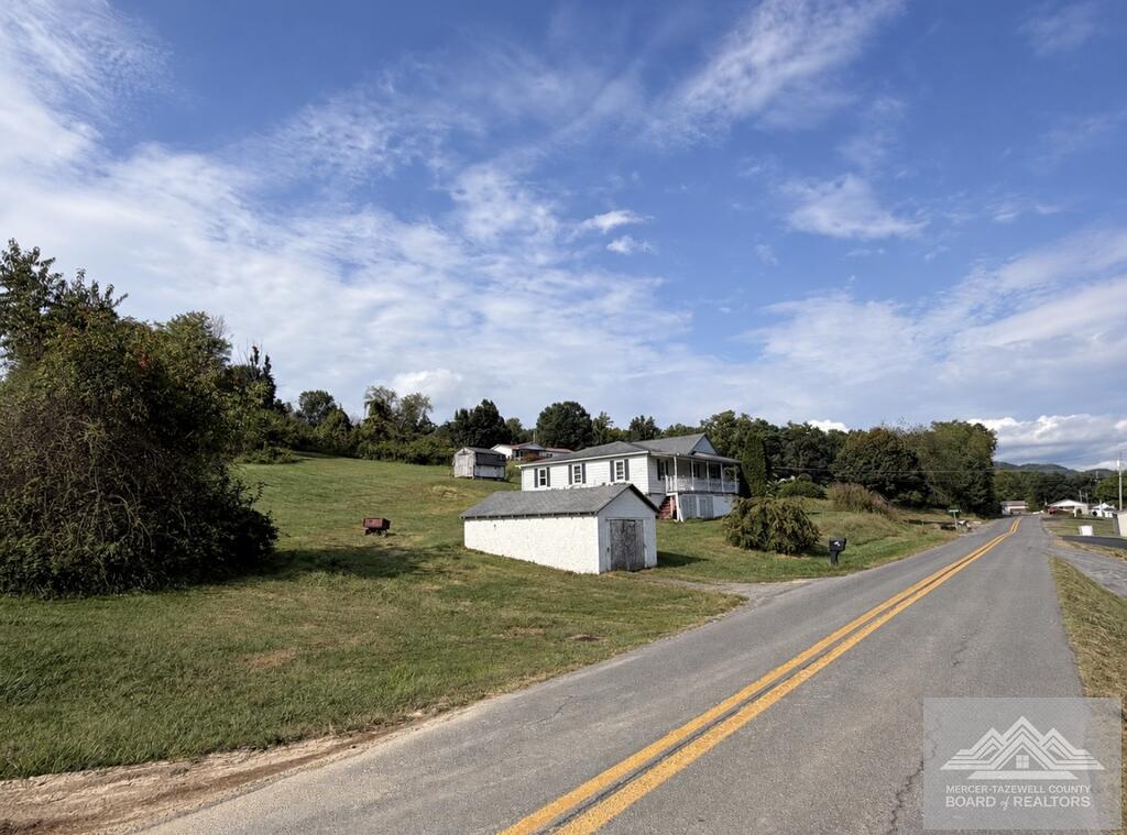 3926 Sandlick Road Bluefield, WV 24701 - Photo 4 of 44 Gallery Image 4