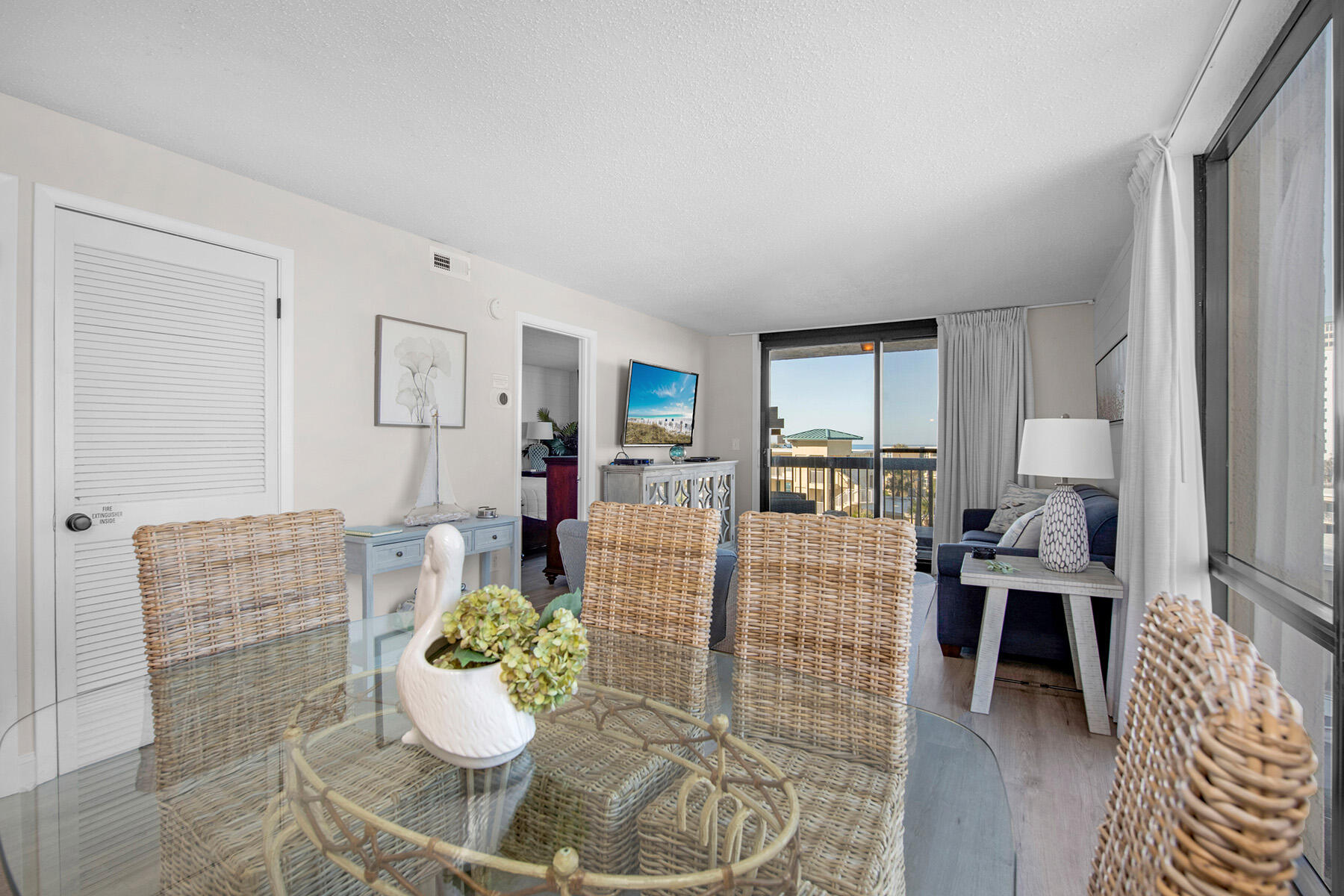 1040 Highway 98, Unit 518 Destin, FL 32541 - Photo 8 of 40 a living room with furniture and a potted plant