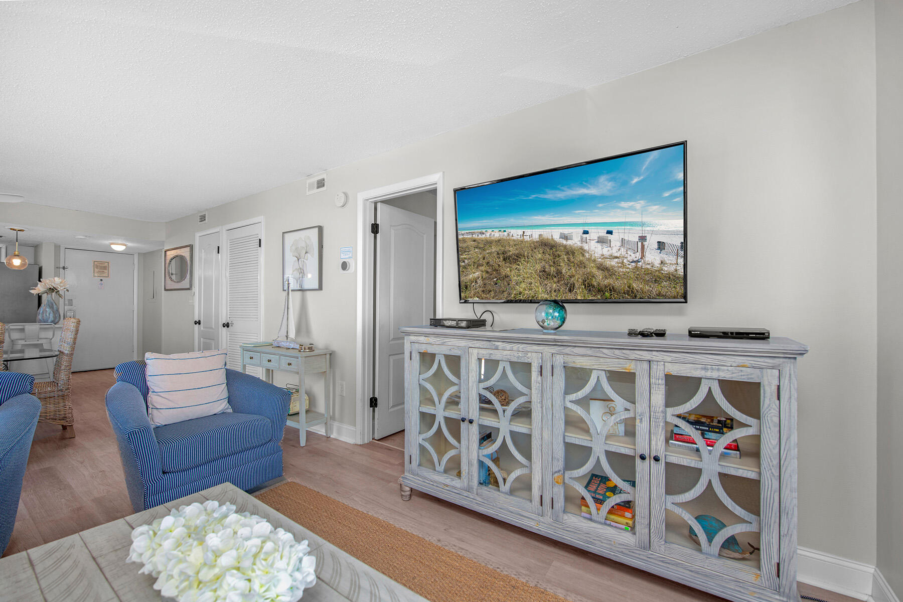 1040 Highway 98, Unit 518 Destin, FL 32541 - Photo 10 of 40 a living room with furniture and a flat screen tv