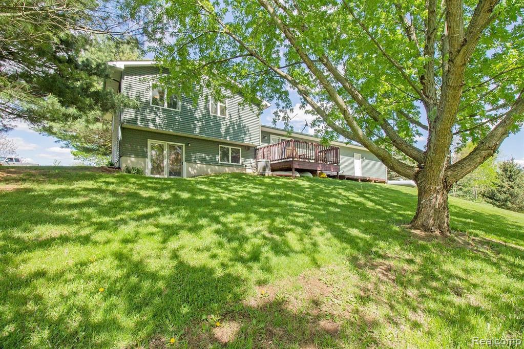 3307 North Cedar Road Fowlerville, MI 48836 - Photo 3 of 33