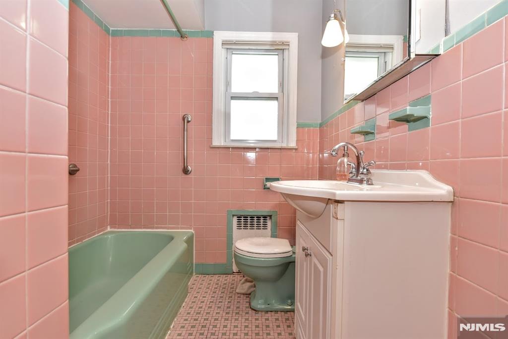 88 Woodland Avenue Rutherford, NJ 07070 - Photo 5 of 16
