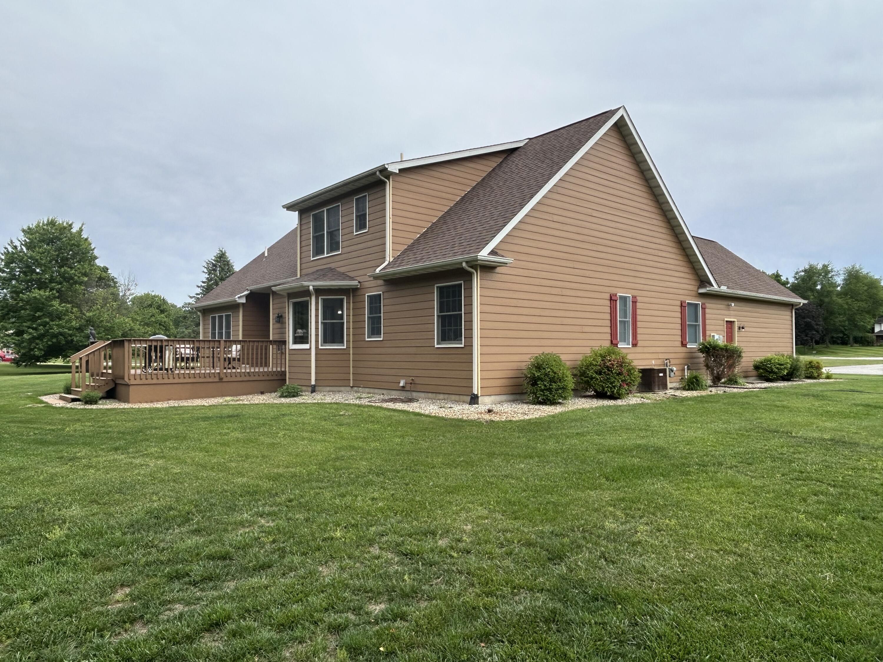 8876 North Lilac Street Demotte, IN 46310 - Photo 4 of 23 a front view of a house with a garden