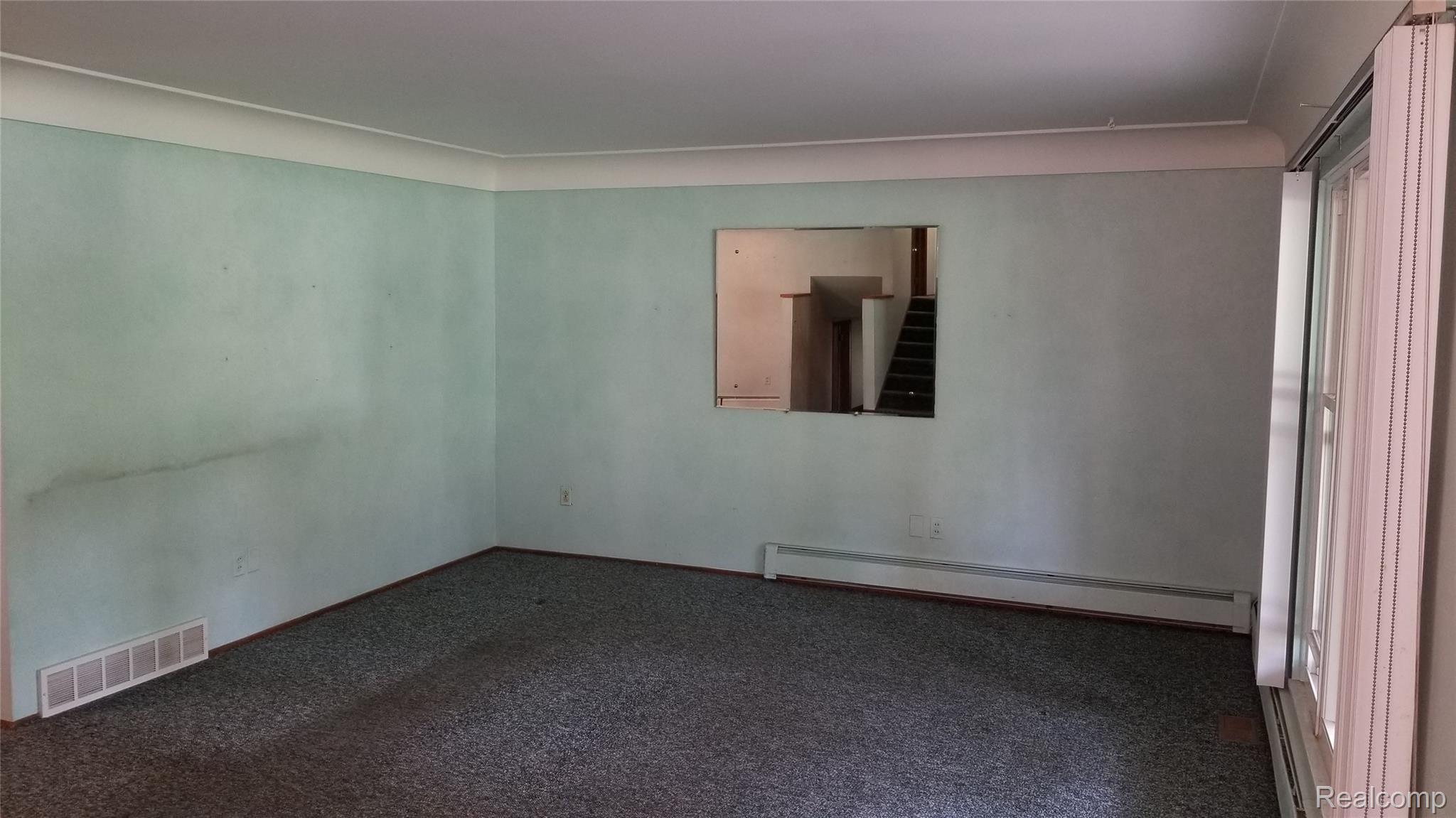 19325 Wahrman Road New Boston, MI 48164 - Photo 14 of 57 LivingRm4.jpg