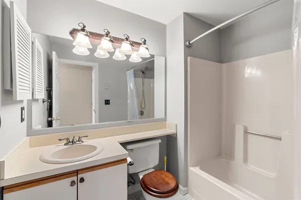 $289,900 | 2 Timberwood Drive, Unit 306, Goffstown, NH 03045