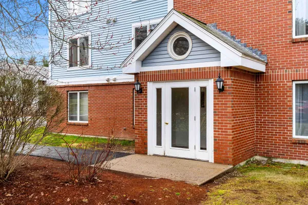 $289,900 | 2 Timberwood Drive, Unit 306, Goffstown, NH 03045