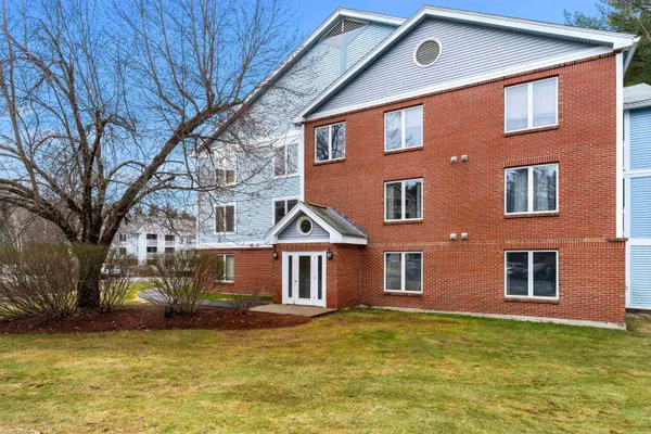 $289,900 | 2 Timberwood Drive, Unit 306, Goffstown, NH 03045