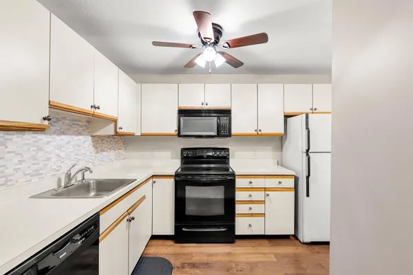 $289,900 | 2 Timberwood Drive, Unit 306, Goffstown, NH 03045