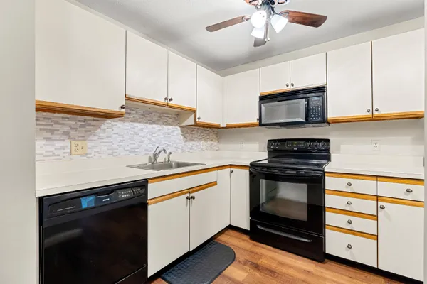 $289,900 | 2 Timberwood Drive, Unit 306, Goffstown, NH 03045