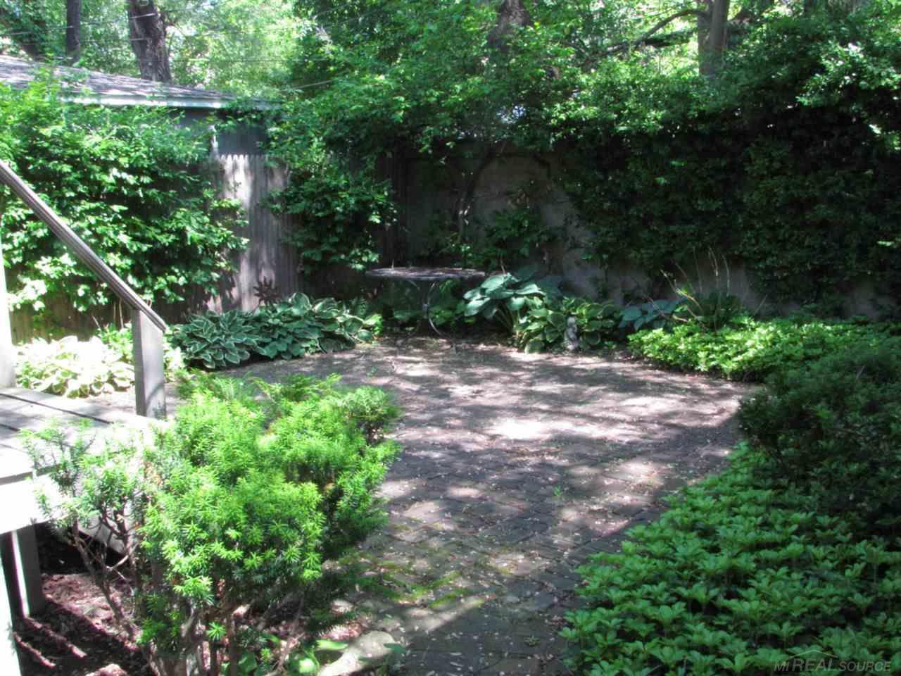 120 Mapleton Road Grosse Pointe Farms, MI 48236 - Photo 10 of 24