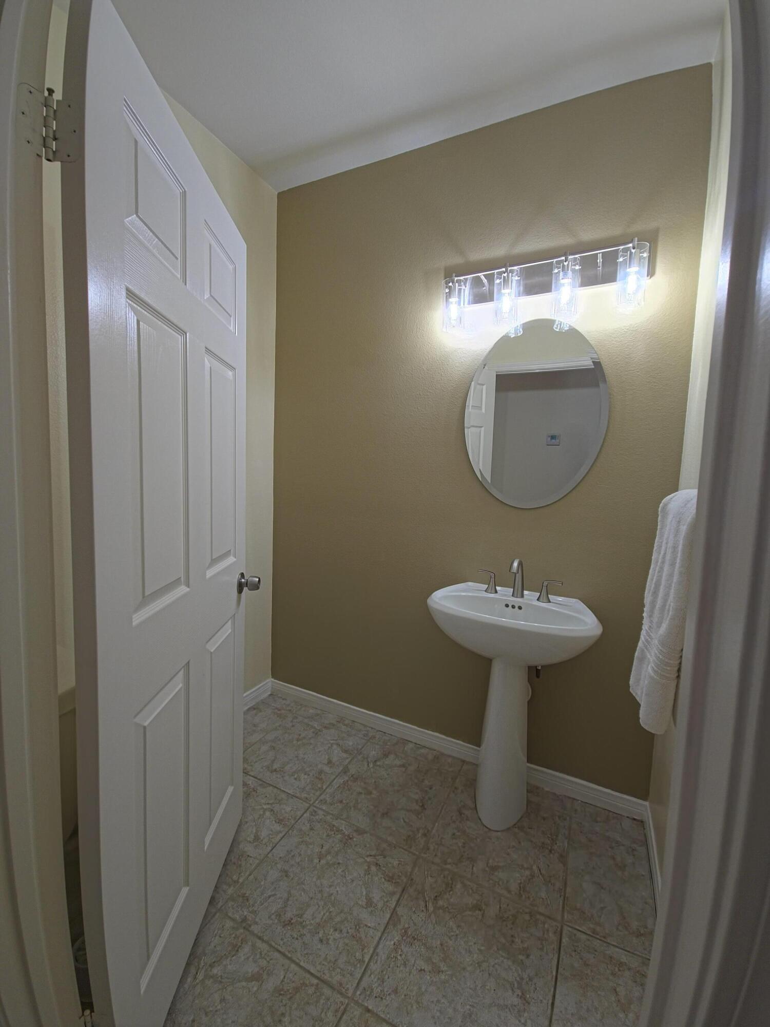 78147 Hunter Point Road Palm Desert, CA 92211 - Photo 20 of 22 powder room