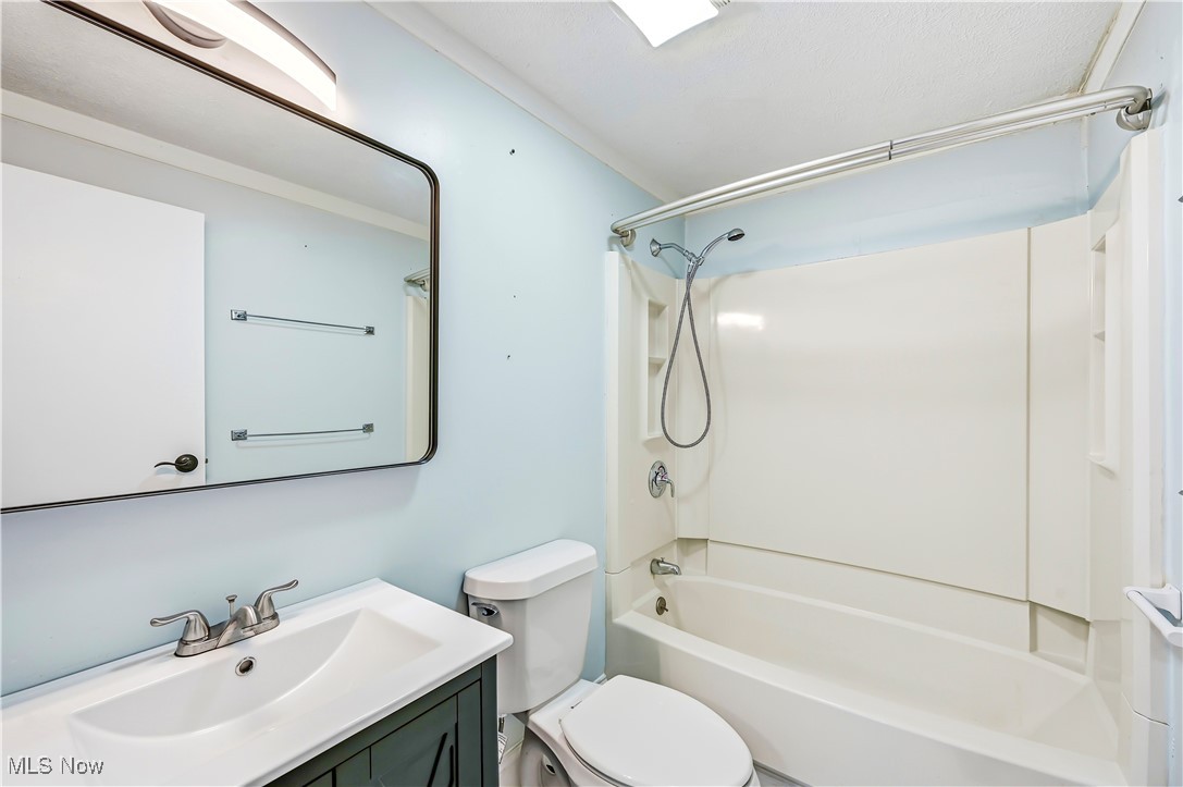 245 North Road Niles, OH 44446 - Photo 27 of 45 Full bathroom with vanity and bathing tub / shower combination