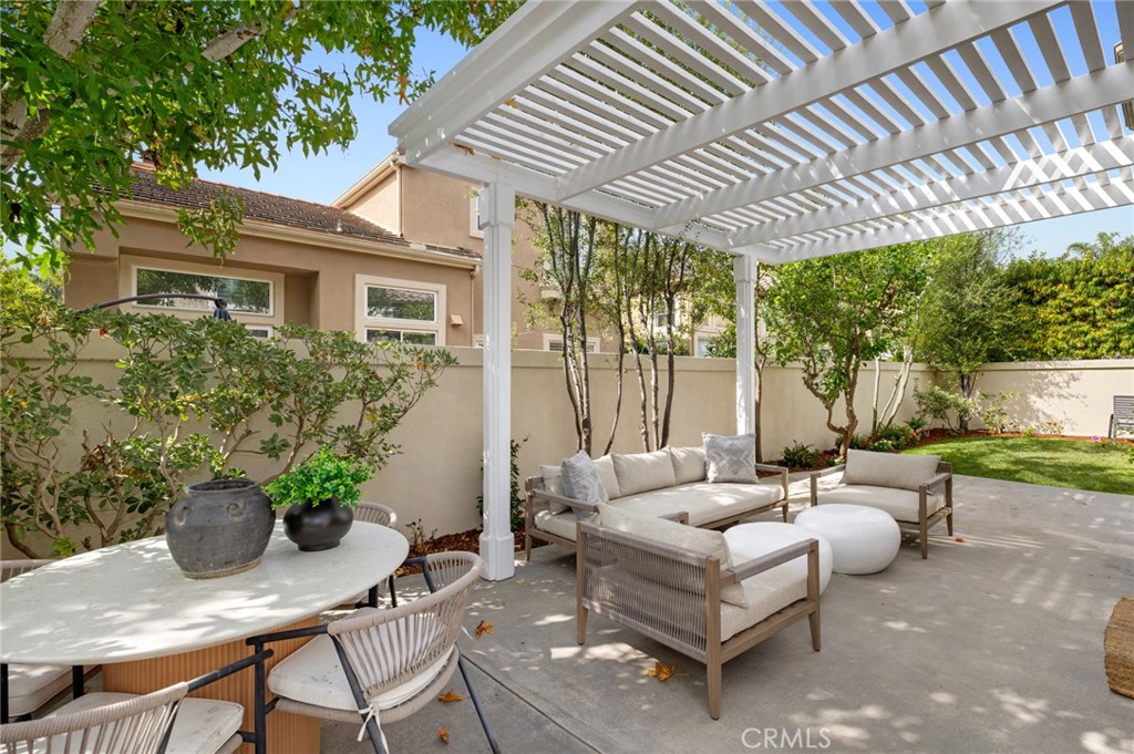 20 Fecamp Newport Coast, CA 92657 - Photo 31 of 35 a living room with furniture and a potted plant