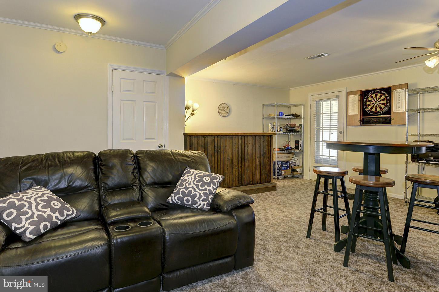 1511 Autumn Ridge Circle Reston, VA 20194 - Photo 20 of 29 a living room with furniture and a couch