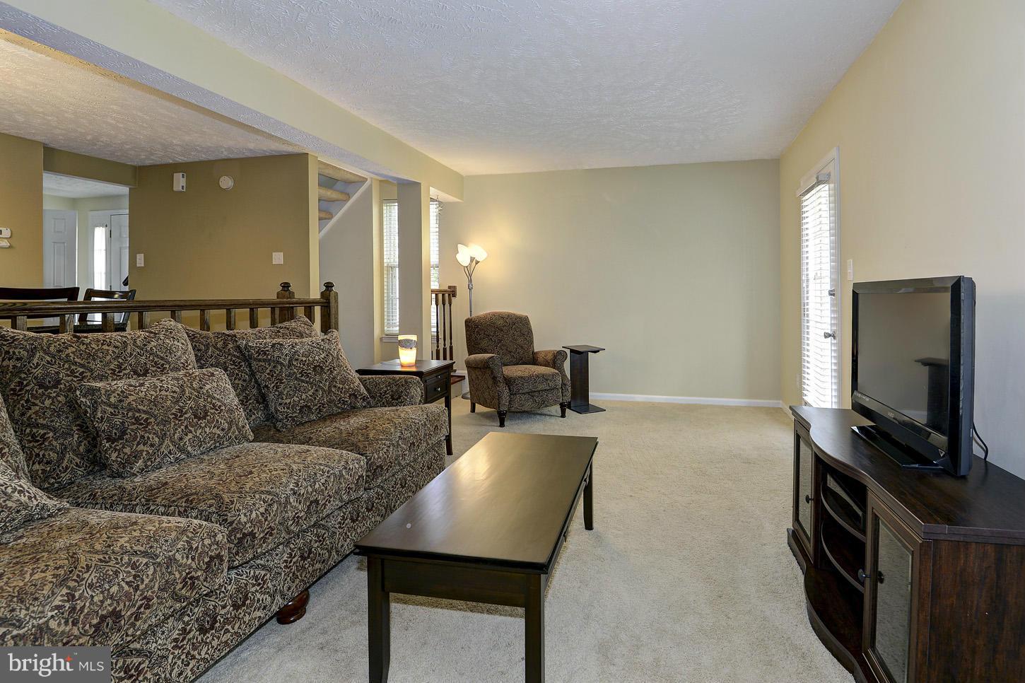 1511 Autumn Ridge Circle Reston, VA 20194 - Photo 8 of 29 a living room with furniture and a flat screen tv
